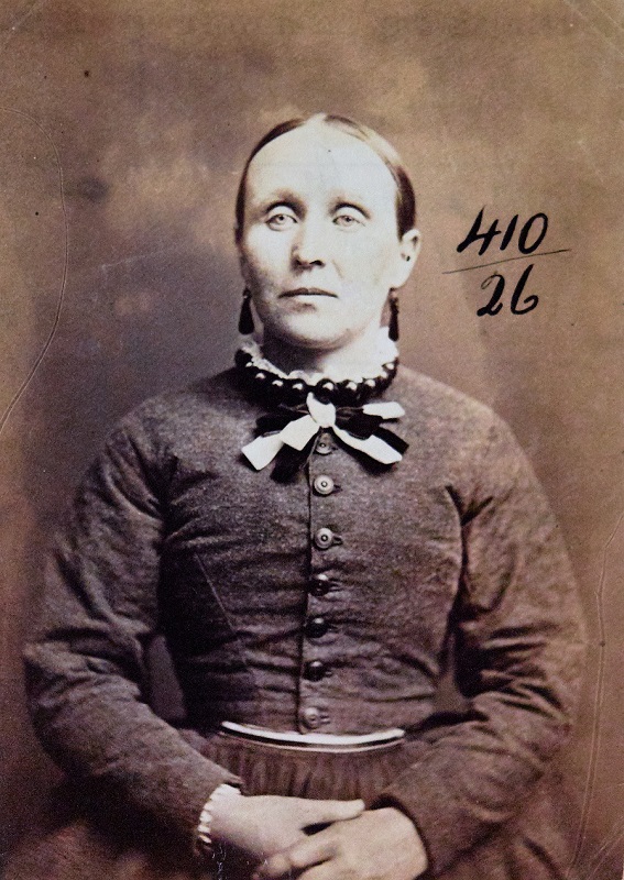 Photograph of Margaret Hunter taken from the Criminal Lunatic Department Case Book (Crown copyright, National Records of Scotland, HH21/48/1 page 281)